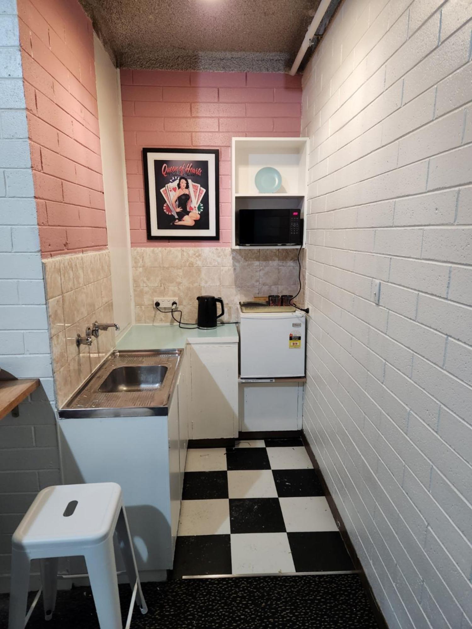 West End Motel & Backpackers Adelaide Exterior photo